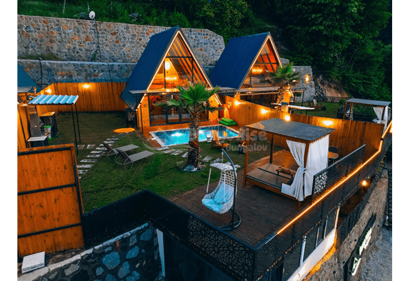 Sakarya Sapanca’da doğa içinde, jakuzili, şömineli ve havuzlu lüks bungalovlarda huzurlu, konforlu ve sürdürülebilir bir konaklama deneyimi BungaRise’da.