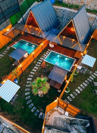 Sakarya Sapanca’da doğa içinde, jakuzili, şömineli ve havuzlu lüks bungalovlarda huzurlu, konforlu ve sürdürülebilir bir konaklama deneyimi BungaRise’da.